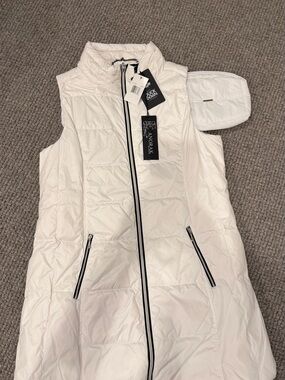 ANORAK White Quilted Packable Vest with Contrast Zip